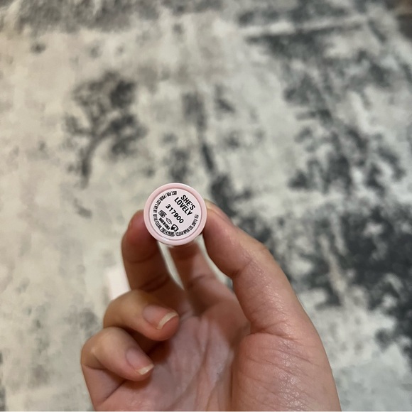 Kylie Cosmetics Tinted Butter Balm she’s lovely - Picture 6 of 10